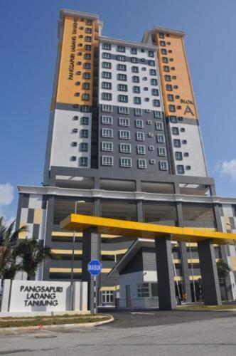 Seaside Haven Homestay Seaview Unit With Pool Opposite Ktcc & Mayang Mall - Pangsapuri Ladang Tanjung Κουάλα Τερενγκάνου Εξωτερικό φωτογραφία